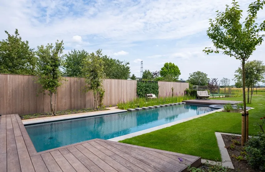 Natuurzwembad LilyPond - De Tuin in vier seizoenen