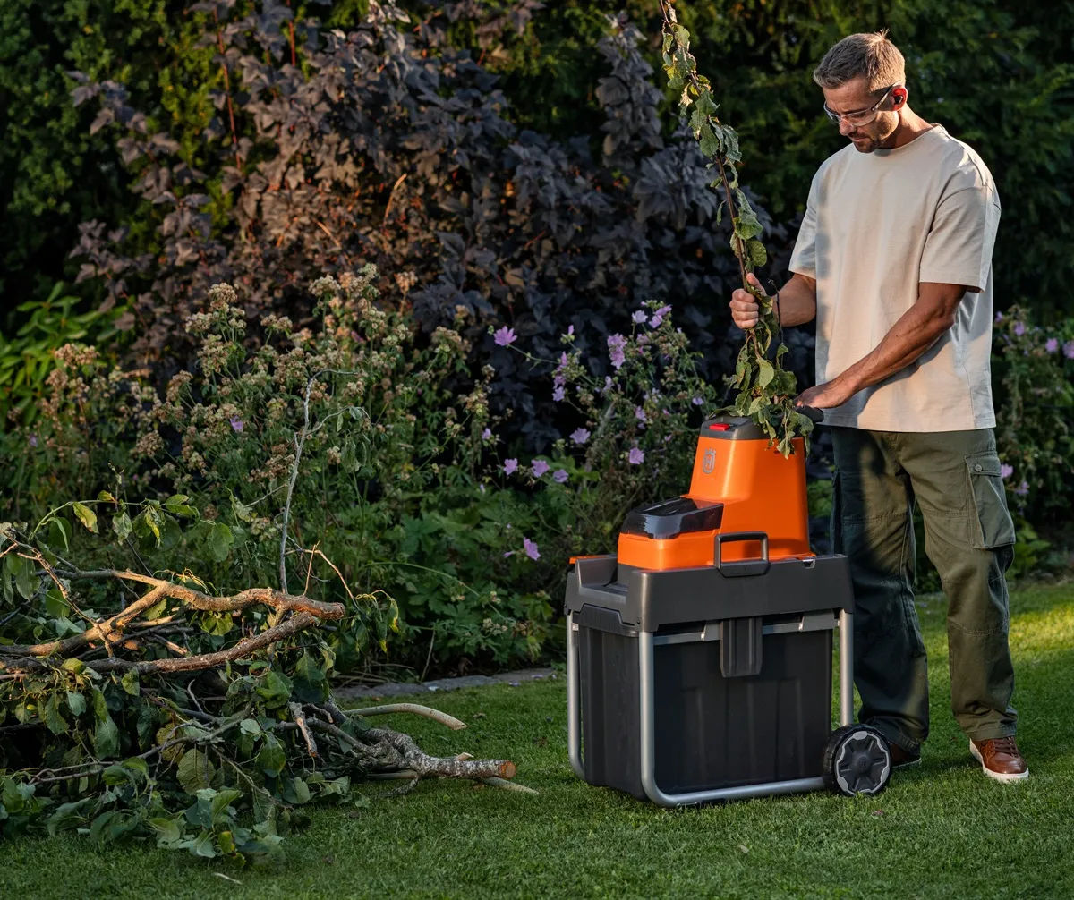 Husqvarna Hakselaar GS 349is - De Tuin in vier seizoenen