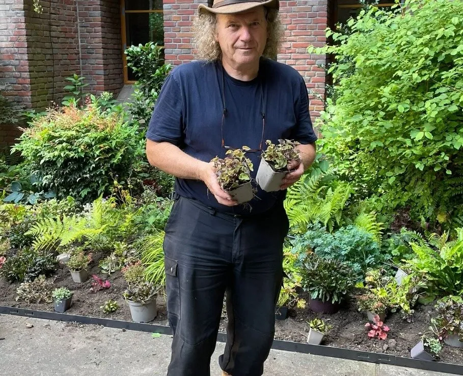 Harry Pierik portret in tuin