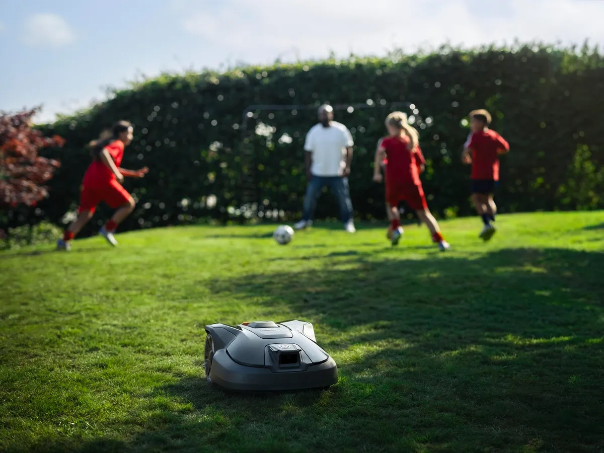 Husqvarna robotmaaiers mét AI-vision - De Tuin in vier seizoenen